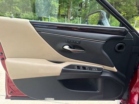 Used 2021 Lexus ES 300h w/ Premium Package FWD image 13