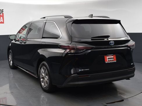Used 2025 Toyota Sienna XLE w/ XLE Plus Package AWD/4WD image 3