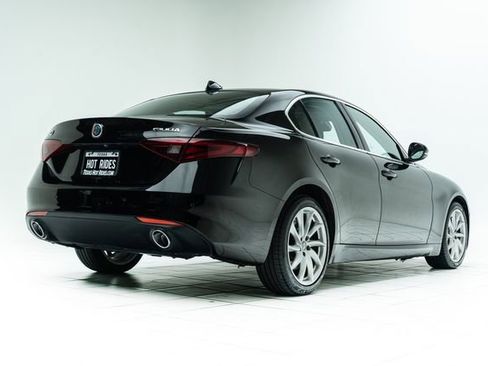 Used 2018 Alfa Romeo Giulia AWD image 12