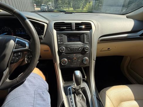 Used 2014 Ford Fusion SE w/ Equipment Group 202A FWD image 10