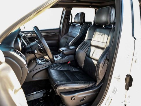 Used 2017 Jeep Grand Cherokee SRT image 40