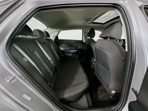 Used 2025 Hyundai Elantra SEL FWD image 28