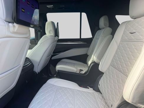Used 2025 Cadillac Escalade Sport Platinum w/ LPO, ONYX Package AWD/4WD image 11