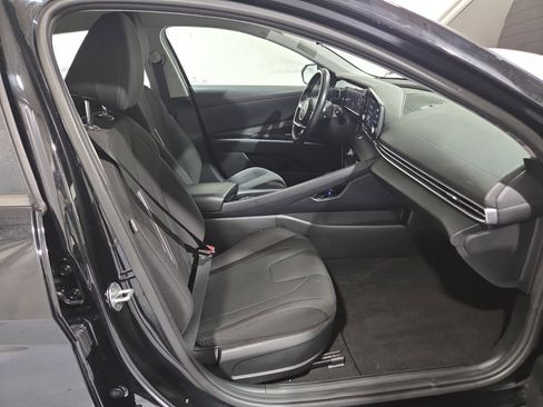 Used 2022 Hyundai Elantra SEL w/ Convenience Package FWD image 14