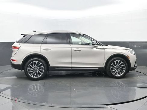 Used 2024 Lincoln Corsair Reserve FWD image 2