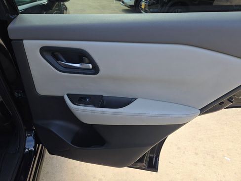 Certified 2025 Nissan Rogue SV FWD image 24