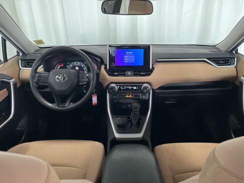 Used 2024 Toyota RAV4 LE image 9