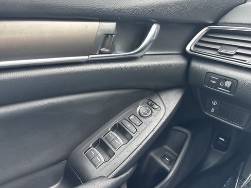 Used 2019 Honda Accord LX image 30