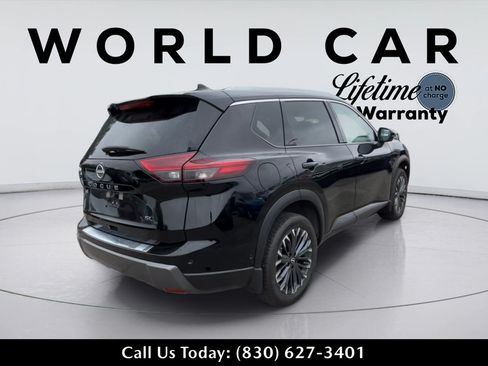 Used 2025 Nissan Rogue SL w/ Tech Package FWD image 3