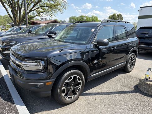 Used 2023 Ford Bronco Sport Outer Banks w/ Tech Package AWD/4WD image 4
