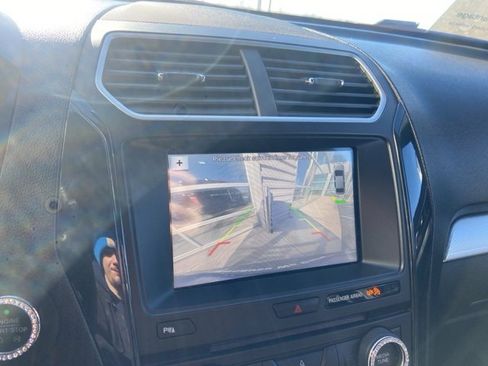 Used 2017 Ford Explorer XLT w/ Equipment Group 202A image 13