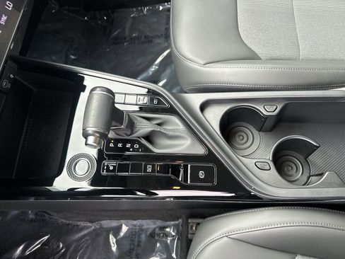 Used 2023 Kia Niro EX image 22