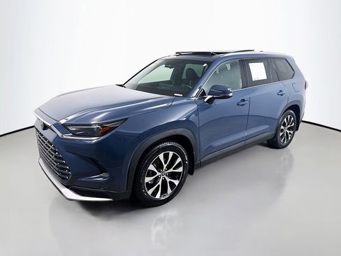 Used 2024 Toyota Grand Highlander Hybrid MAX Limited image 3