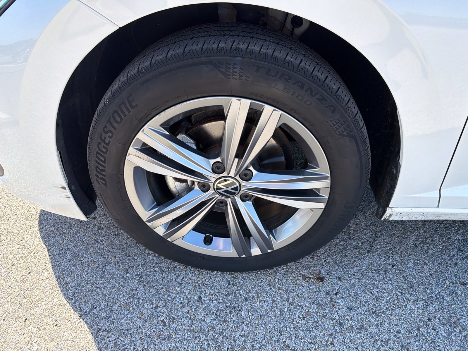 Used 2023 Volkswagen Jetta SE w/ Panoramic Sunroof Package FWD image 7