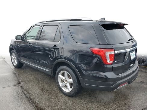 Used 2019 Ford Explorer XLT image 4