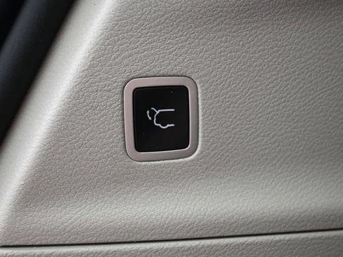 Certified 2023 Chrysler Pacifica Touring-L FWD image 27