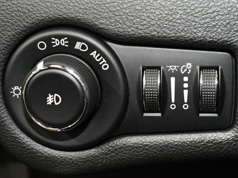 Used 2019 Jeep Cherokee Limited image 42