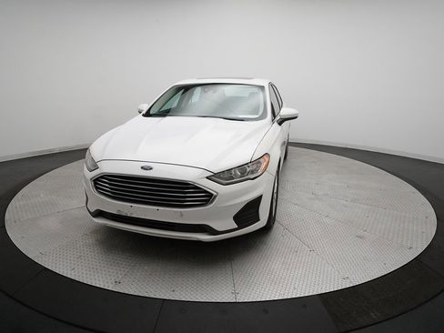 Used 2020 Ford Fusion SE image 33