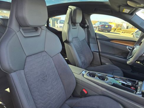 Used 2023 Audi e-tron GT Prestige w/ Prestige Package image 12