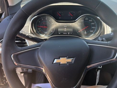 Used 2017 Chevrolet Cruze LS FWD image 12
