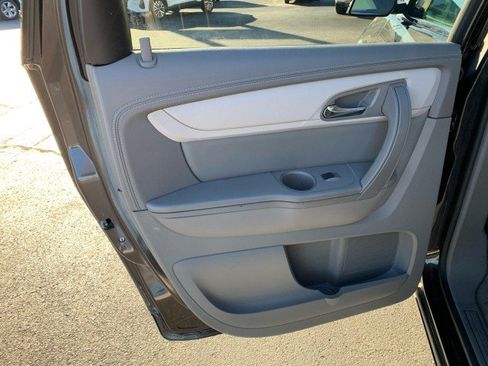 Used 2017 Chevrolet Traverse LT image 12