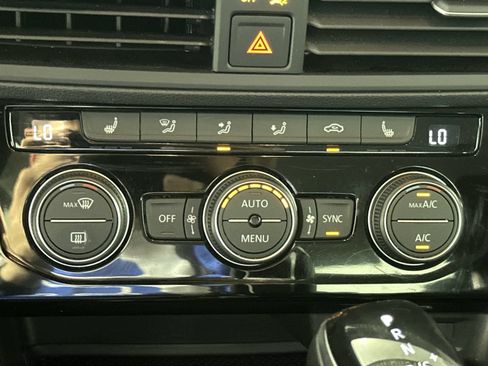 Used 2024 Volkswagen Jetta SE FWD image 19