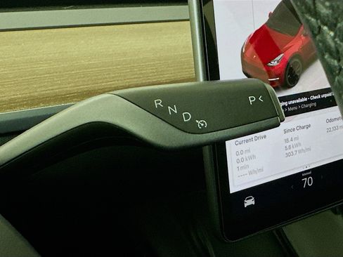 Used 2023 Tesla Model Y Performance image 24