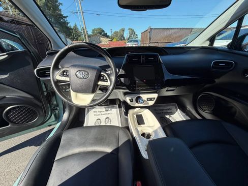 Used 2016 Toyota Prius Four Touring w/ Premium Convenience Package FWD image 14
