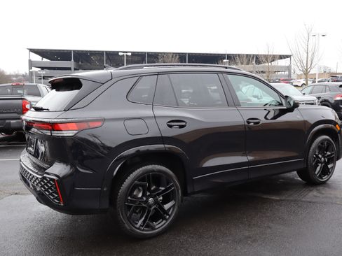 Certified 2025 Volkswagen Tiguan SE R-Line image 3