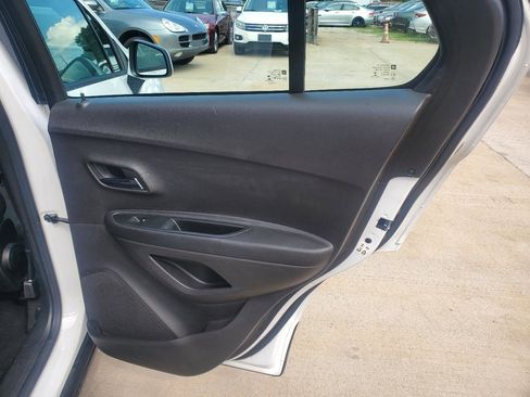 Used 2018 Chevrolet Trax LS FWD image 8