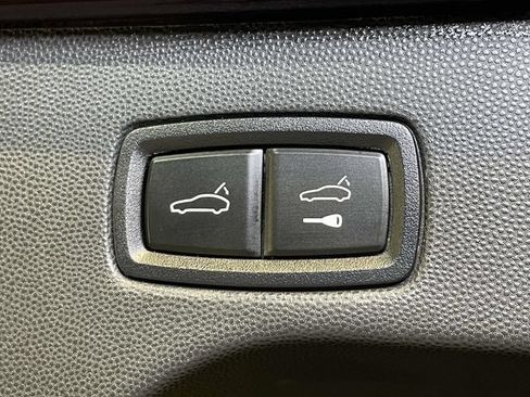 Certified 2024 Porsche Macan Turbo Electric AWD/4WD image 21