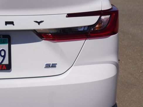 Used 2025 Toyota Camry SE FWD image 11
