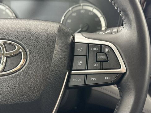 Used 2023 Toyota Highlander LE FWD image 18
