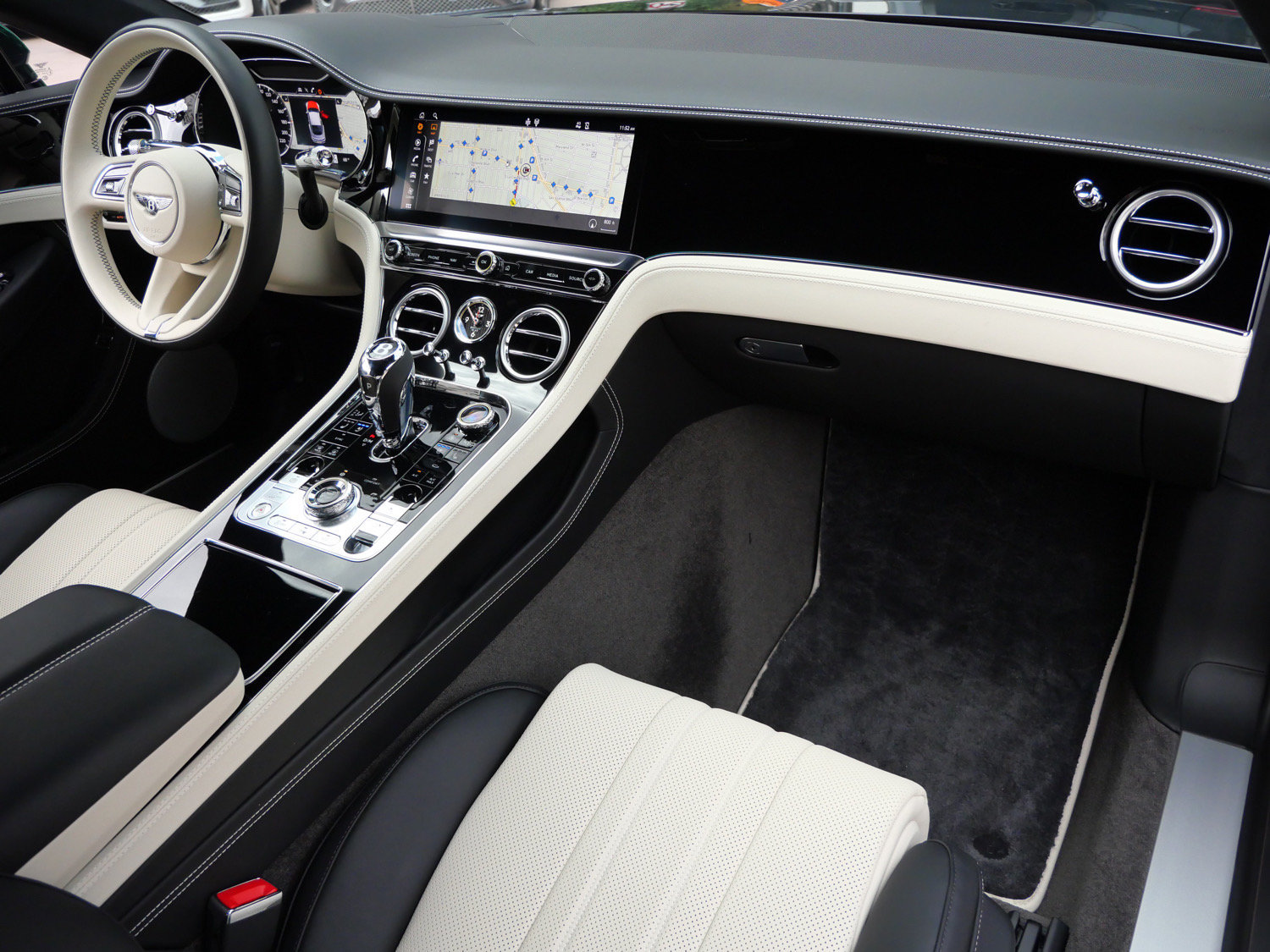 Used 2024 Bentley Continental GT AWD/4WD image 2