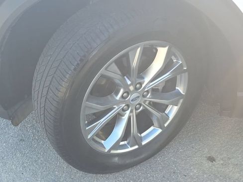 Used 2023 Ford Explorer Limited w/ Equipment Group 301A RWD image 34