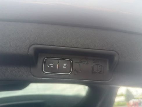 Used 2020 Ford Explorer XLT w/ Equipment Group 202A AWD/4WD image 9