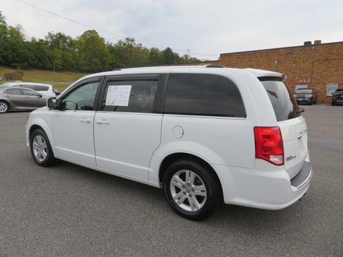 Used 2018 Dodge Grand Caravan SXT image 5