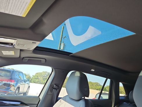 New 2026 Volkswagen Tiguan SE R-Line image 19