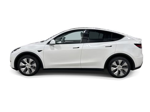 Certified 2023 Tesla Model Y Long Range AWD/4WD image 3