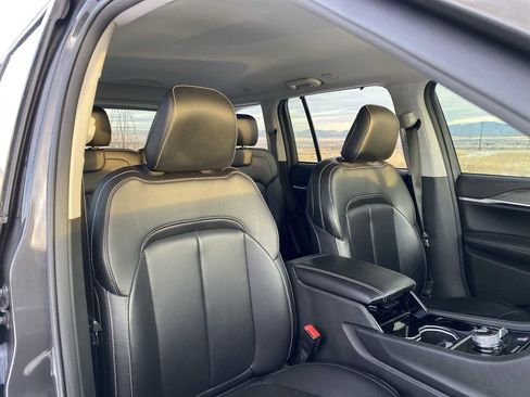 Certified 2023 Jeep Grand Cherokee Limited w/ Luxury Tech Group II image 17