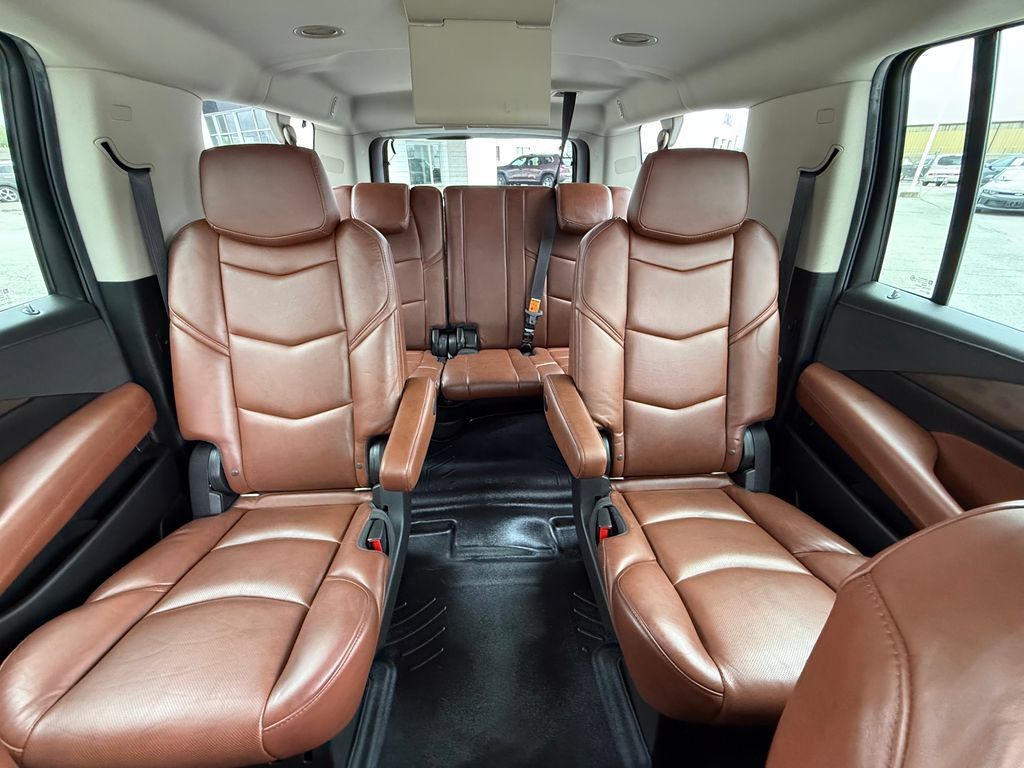 Used 2018 Cadillac Escalade ESV Premium Luxury w/ LPO, Radiant Package AWD/4WD image 30