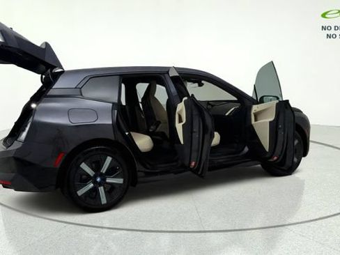 Used 2024 BMW iX xDrive50 w/ Sport Package AWD/4WD image 15