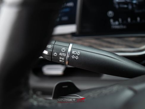 Used 2021 Cadillac Escalade Premium Luxury image 29