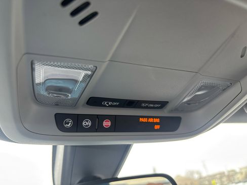 Used 2018 Chevrolet Malibu Hybrid image 28