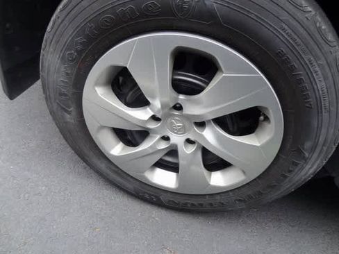 Used 2019 Toyota RAV4 LE image 22