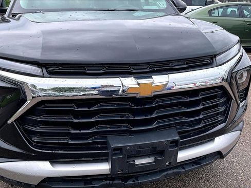 Used 2025 Chevrolet TrailBlazer LT AWD/4WD image 3
