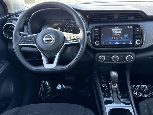 Used 2024 Nissan Kicks SV image 2