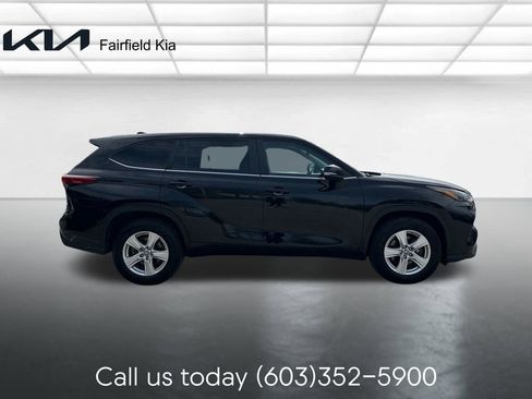 Used 2023 Toyota Highlander LE FWD image 6