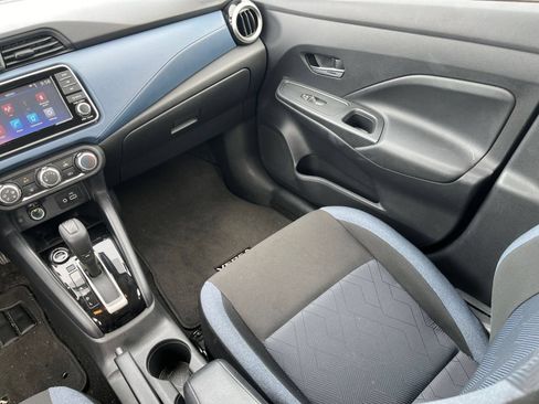 Used 2025 Nissan Versa SV FWD image 40