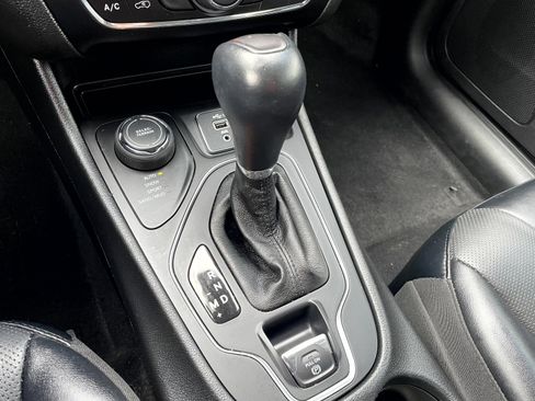 Used 2022 Jeep Cherokee Latitude Lux w/ Mopar Interior Package image 21